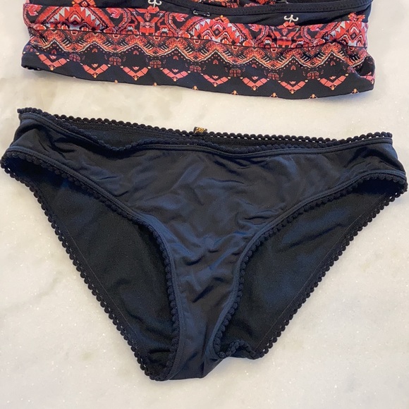 Black and red bikini set - Picture 4 of 4